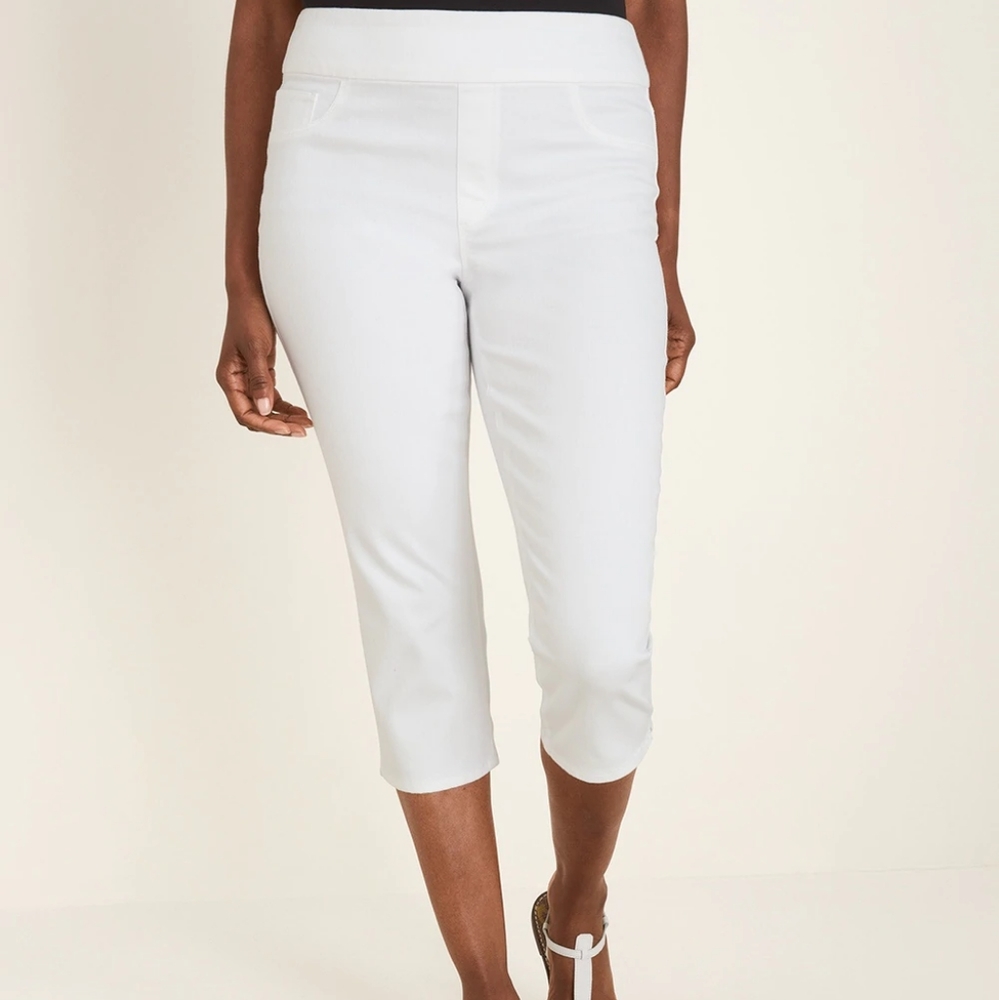 💙 2 for 20 💙 CHICO's white pull-on denim capris